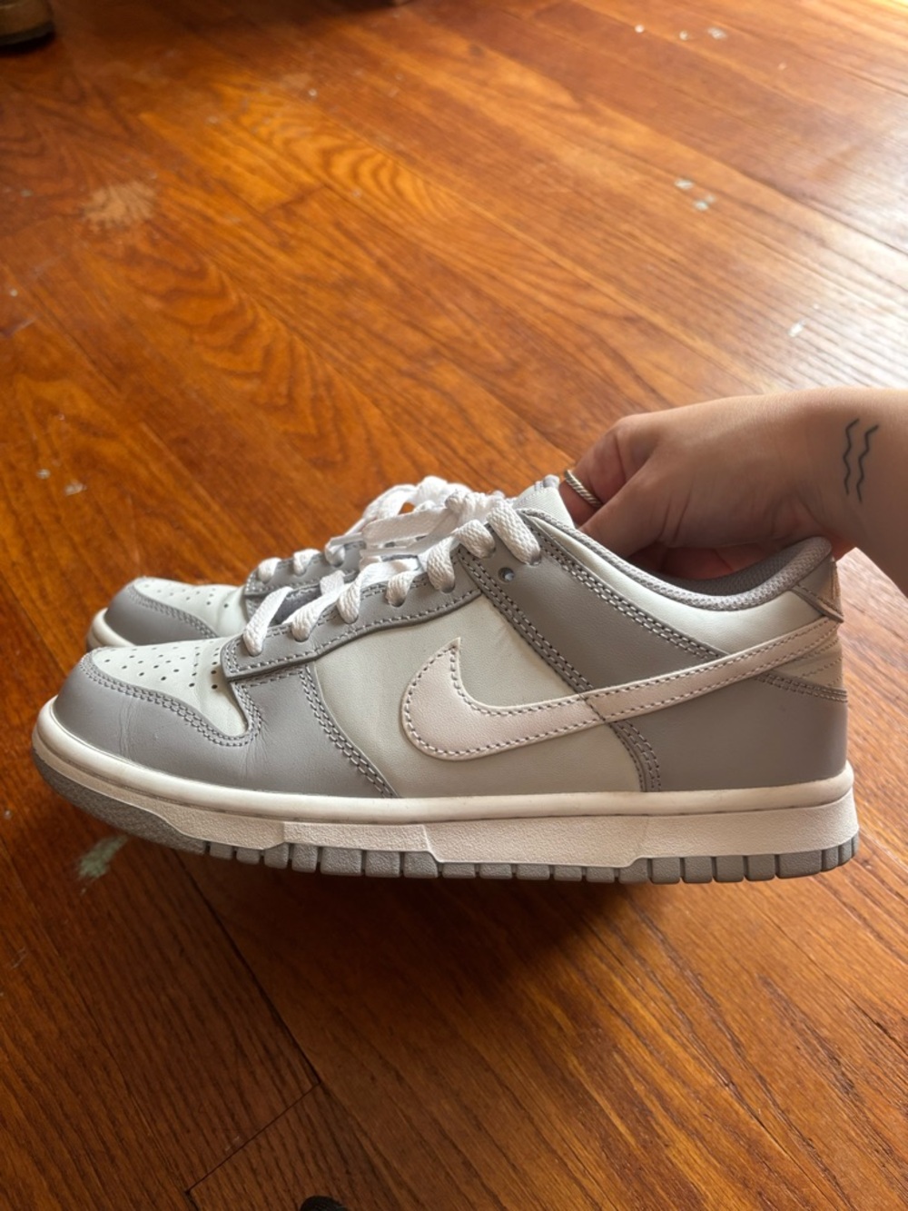 Kids 5.5y (women’s 7) wolf grey dunks - Picture 3 of 10
